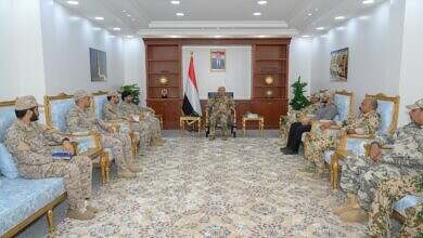 عضو مجلس القيادة الرئاسي طارق صالح يستقبل في المخا وفداً عسكرياً سعوديا
