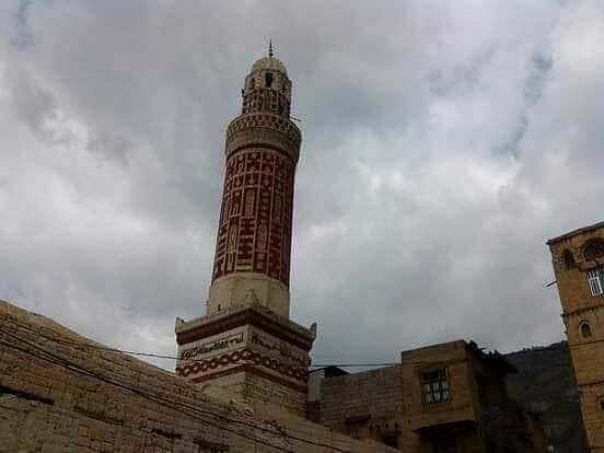 إب..قيادي حوثي يضم ملاحق أحد المساجد إلى مسكنه الذي سبق وأن استولى عليه بالقوة