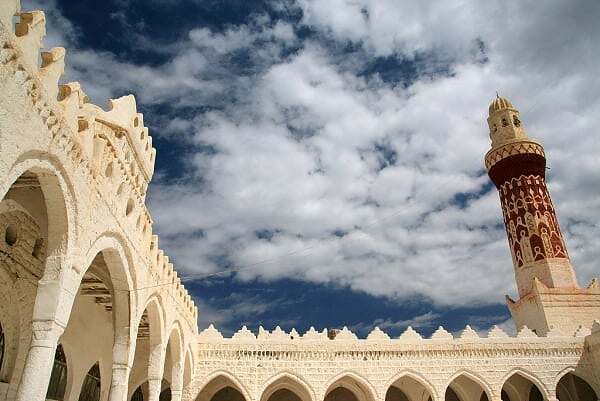 إب.. عزوف شعبي عن سماع خطب مليشيا الحوثي من على منبر الجمعة في إحدى بلدات "ذي السفال"